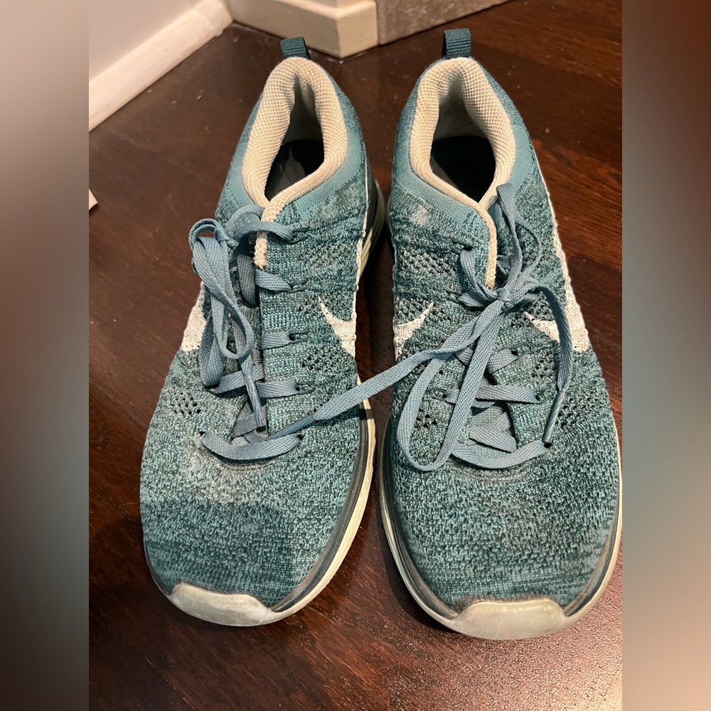 Nike Women's Blue Knit Sneakers